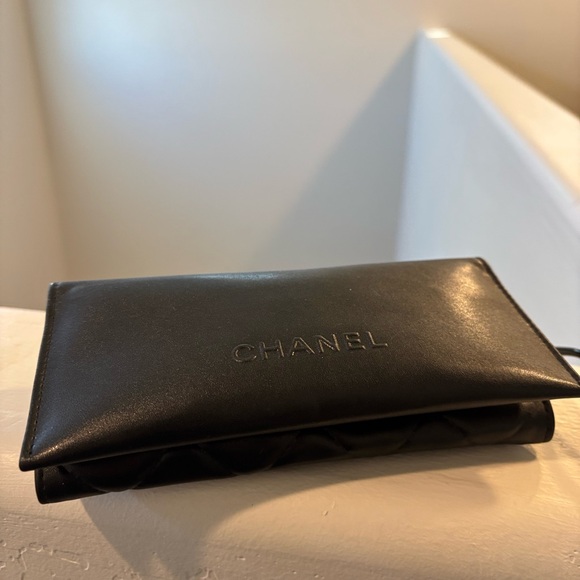 Chanel 4245 Round Sunglasses with Removable Pearl Chain and Case - Picture 4 of 5